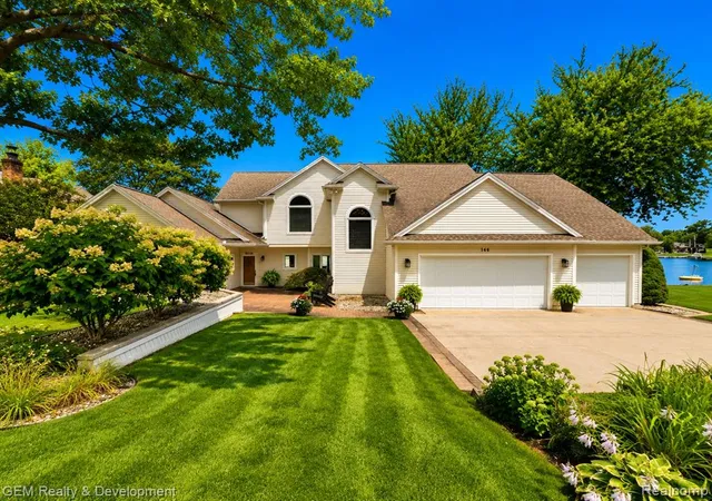2nd image of 146 Castlewood Dr, Brooklyn, MI 49230 9723 | MLS# 61023329