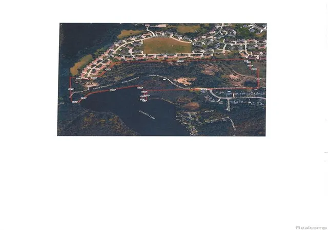 3rd image of 11999 Sandy Bottom Dr, South Lyon, MI 48178 | MLS# 61007046