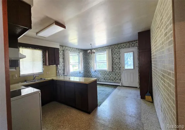 3rd image of 4085 Pine Grove Ave, Fort Gratiot, MI 48059 | MLS# 61000927