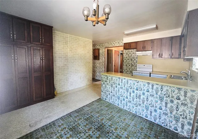 4th image of 4085 Pine Grove Ave, Fort Gratiot, MI 48059 | MLS# 61000927