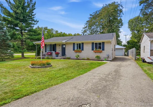 Photo 2 of Sale Pending at 3468 Hope Lake Dr, Brighton, MI 48114 8645 | MLS# 61025105 | Listing updated on 2026-09-16