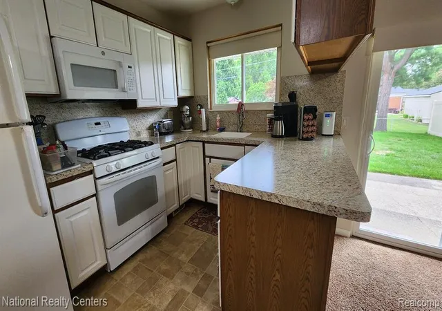 Homes for sale in Livonia, MI | 14585 Park St, Livonia, MI 48154 | MLS# 61005670