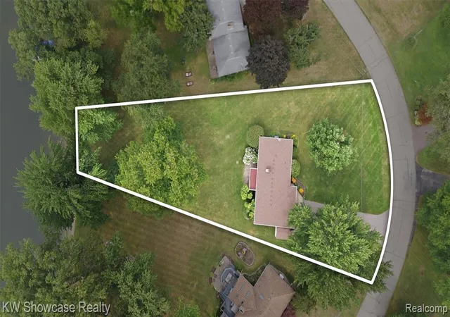 55th image of 804 Bonita Dr, White Lake, MI 48383 | MLS# 61018908