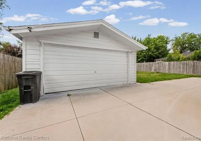 3rd image of 11146 Superior Ave, Warren, MI 48089 | MLS# 61008599