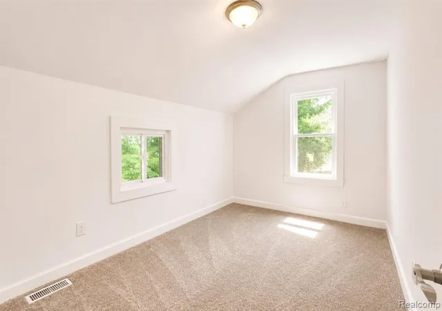 24th image of 9322 Cedar Island Rd, White Lake, MI 48386 | MLS# 61019658