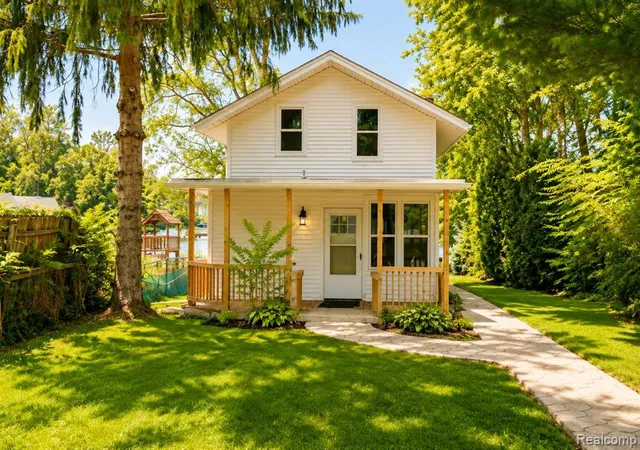 4th image of 9322 Cedar Island Rd, White Lake, MI 48386 | MLS# 61019658