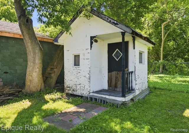 34th image of 2413 Walnut St, Port Huron, MI 48060 | MLS# 61022626