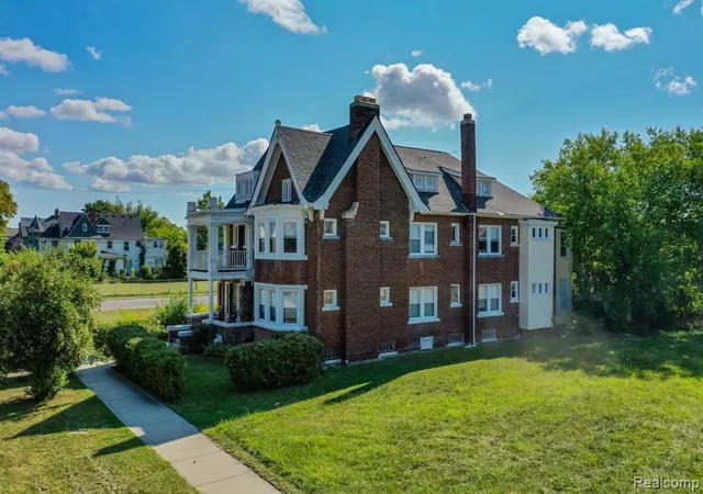 2nd image of 100 Chandler St, Detroit, MI 48202 | MLS# 60935461