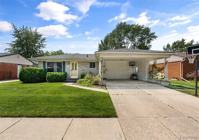 Homes for sale in Clinton Township, MI | 35379 Lucinda Dr, Clinton Township, MI 48035 | MLS# 61007928