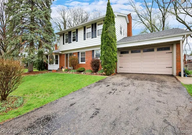 2nd image of 36762 Harwick Ct, Clinton Township, MI 48035 | MLS# 60985113