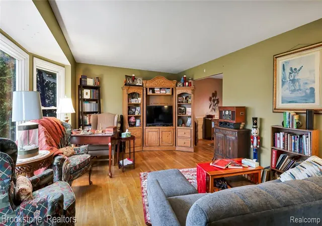 5th image of 36762 Harwick Ct, Clinton Township, MI 48035 | MLS# 60985113