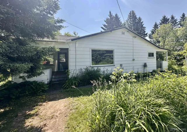 Homes for sale in Marquette, MI | 114 W Wright Pl, Marquette, MI 49855 | MLS# 50213976