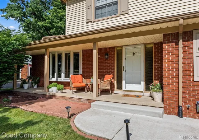 27th image of 833 Cobblestone Dr, Rochester Hills, MI 48309 1626 | MLS# 61004232