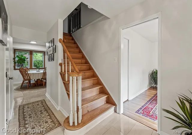 3rd image of 833 Cobblestone Dr, Rochester Hills, MI 48309 1626 | MLS# 61004232
