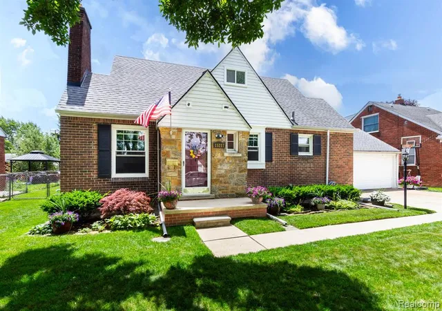 Homes for sale in Allen Park, MI | 15217 Belmont Ave, Allen Park, MI 48101 | MLS# 61003497