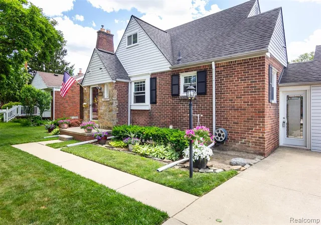 Homes for sale in Allen Park, MI | 15217 Belmont Ave, Allen Park, MI 48101 | MLS# 61003497