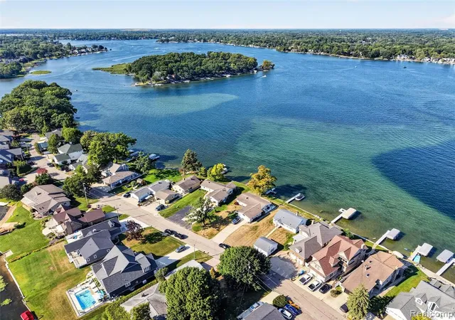 64th image of 13193 Lake Shore Dr, Fenton, MI 48430 1017 | MLS# 61022825