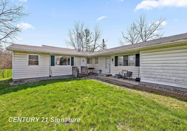 Homes for sale in Thomas, MI | 256 River Rd, Thomas, MI 48609 | MLS# 50194202