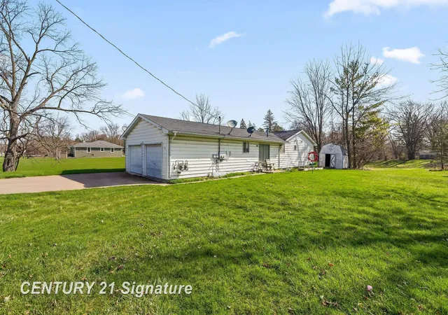 Homes for sale in Thomas, MI | 256 River Rd, Thomas, MI 48609 | MLS# 50194202