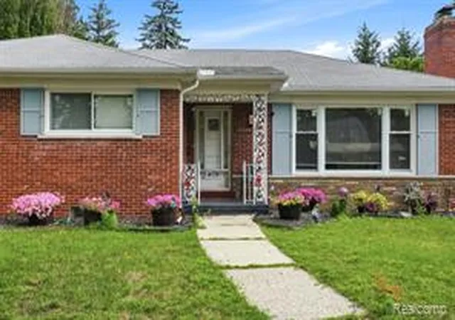 Homes for sale in Grosse Pointe Woods, MI | 19986 E Doyle Pl, Grosse Pointe Woods, MI 48236 | MLS# 61008905