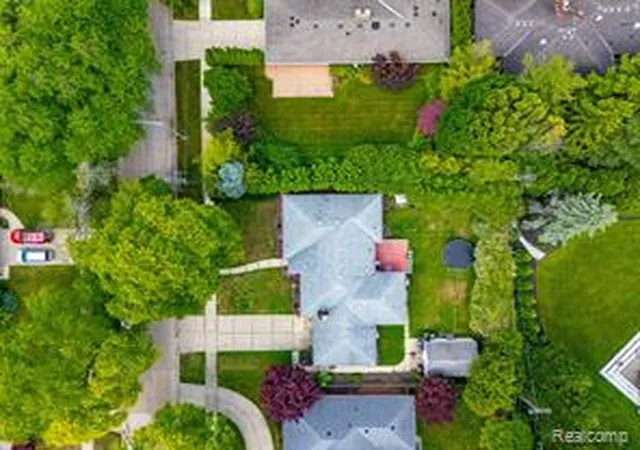 Homes for sale in Grosse Pointe Woods, MI | 19986 E Doyle Pl, Grosse Pointe Woods, MI 48236 | MLS# 61008905