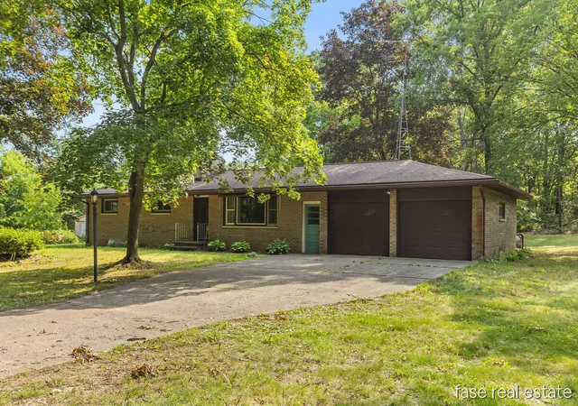 Photo 2 of Single family home for sale at 7676 Courtland Dr, Rockford, MI 49341 | MLS# 70545471 | Listing updated on 2026-07-15