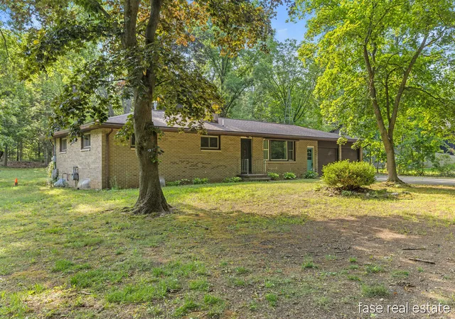 Photo 3 of Single family home for sale at 7676 Courtland Dr, Rockford, MI 49341 | MLS# 70545471 | Listing updated on 2026-07-15