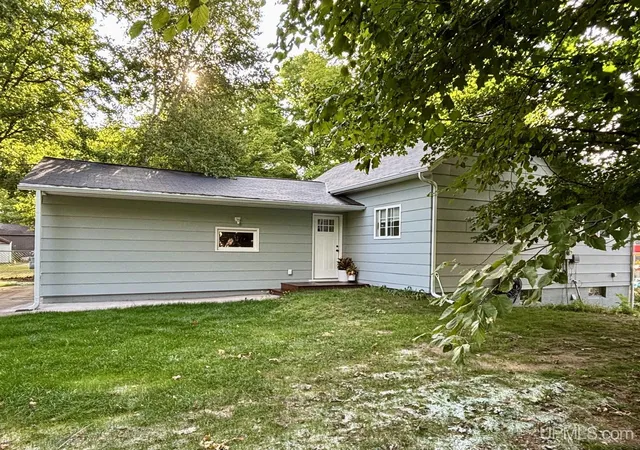Photo 2 of Single family home for sale at 2003 W Ridge St, Marquette, MI 49855 | MLS# 50216823 | Listing updated on 2026-08-29