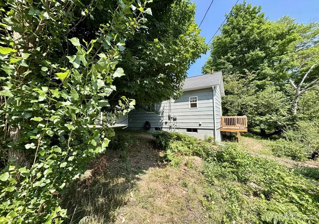 Photo 3 of Single family home for sale at 2003 W Ridge St, Marquette, MI 49855 | MLS# 50216823 | Listing updated on 2026-09-08
