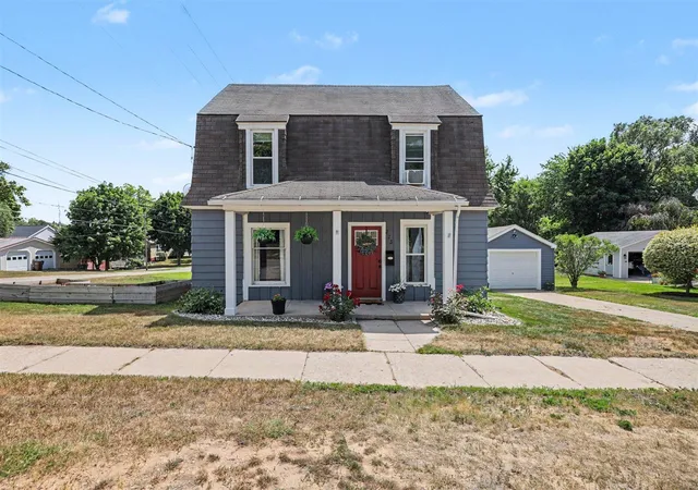 5th image of 223 Leonard St, Belding, MI 48809 | MLS# 70548145