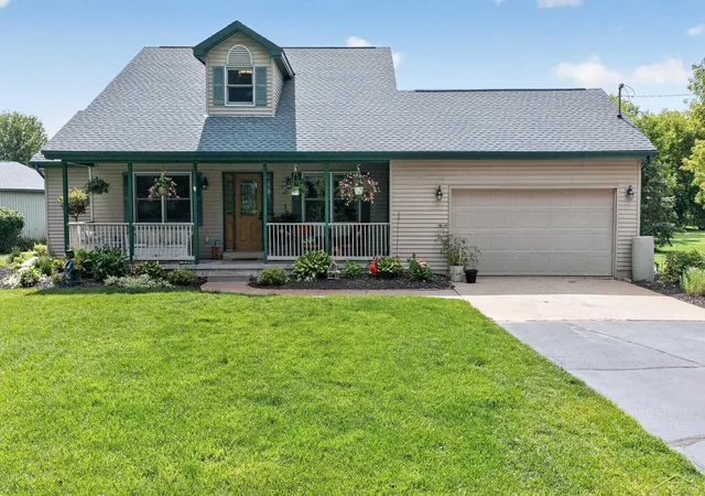 Homes for sale in Freeland, MI | 10713 N Gleaner Rd, Freeland, MI 48623 | MLS# 50213889