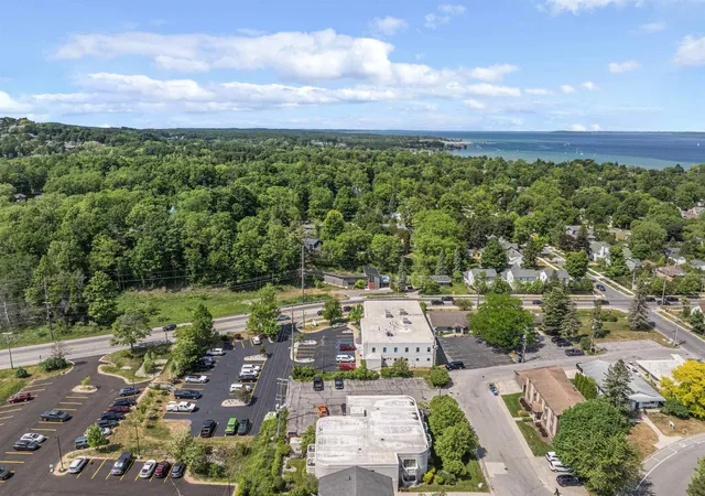 Homes for sale in Traverse City, MI | 124 Beech Street, Traverse City, MI 49684 | Houzeo
