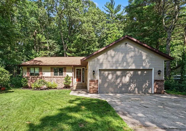 Photo 3 of Sale Pending at 15892 152nd Ave, Spring Lake, MI 49456 | MLS# 70555298 | Listing updated on 2026-08-31