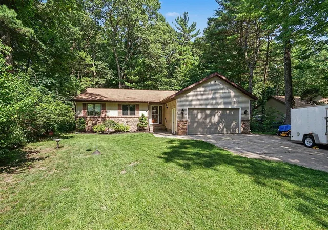 Photo 3 of Sale Pending at 15892 152Nd Ave, Spring Lake, MI 49456 | MLS# 70555298 | Listing updated on 2026-08-31