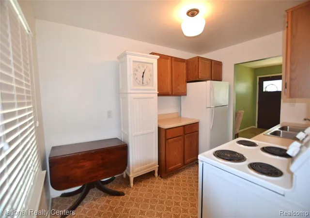 3rd image of 30159 Palmer Blvd, Madison Heights, MI 48071 1825 | MLS# 61003181