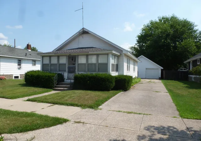 Photo 2 of Single family home for sale at 705 Stanton St, Bay City, MI 48708 | MLS# 50217975 | Listing updated on 2026-09-08