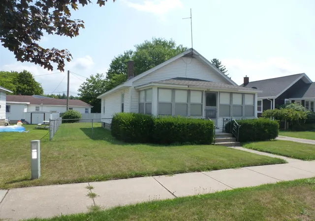 Photo 3 of Single family home for sale at 705 Stanton St, Bay City, MI 48708 | MLS# 50217975 | Listing updated on 2026-09-08