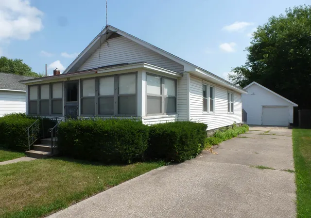 Photo 3 of Single family home for sale at 705 Stanton St, Bay City, MI 48708 | MLS# 50217975 | Listing updated on 2026-09-08