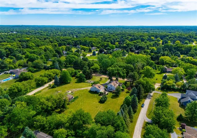 Homes for sale in Milford, MI | 1293 Burns Rd, Milford, MI 48381 | MLS# 61000397