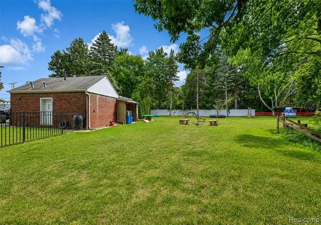 Photo 2 of Single family home for sale at 37899 Hayes Rd, Sterling Heights, MI 48313 5767 | MLS# 61024619 | Listing updated on 2026-09-17