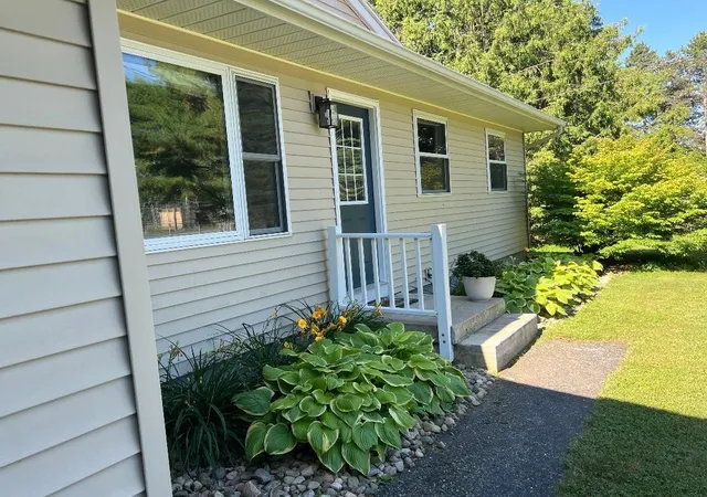 3rd image of 126 Johnson St, Edmore, MI 48829 | MLS# 70545285