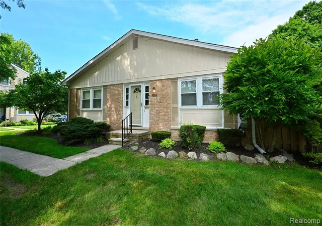 2nd image of 5370 Breeze Hill Pl, Troy, MI 48098 | MLS# 61010214