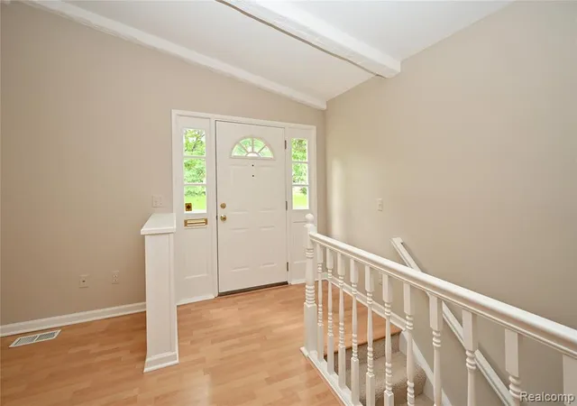 3rd image of 5370 Breeze Hill Pl, Troy, MI 48098 | MLS# 61010214