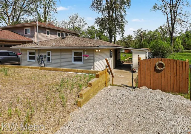 Photo 1 of Single family home for sale at 657 Dunleavy Dr, Highland, MI 48356 2114 | MLS# 61004607 | Listing updated on 2026-08-25