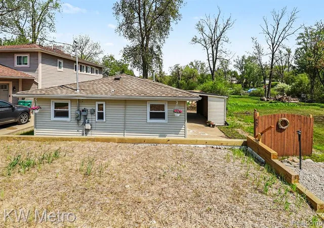 Photo 2 of Single family home for sale at 657 Dunleavy Dr, Highland, MI 48356 2114 | MLS# 61004607 | Listing updated on 2026-08-25