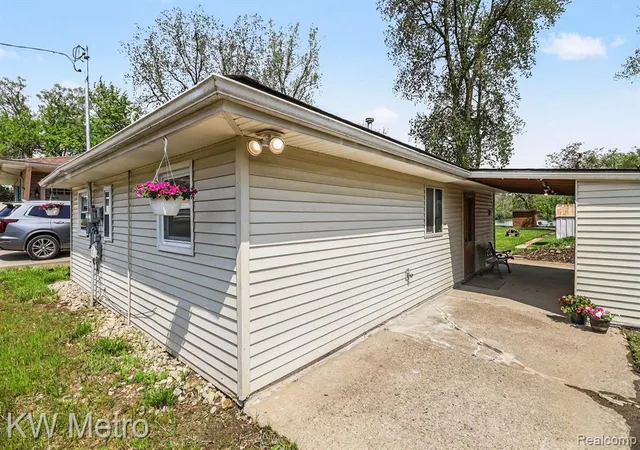Photo 3 of Single family home for sale at 657 Dunleavy Dr, Highland, MI 48356 2114 | MLS# 61004607 | Listing updated on 2026-08-25