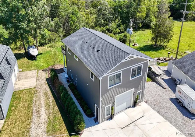 Photo 3 of Single family home for sale at 454 E Shore Dr, Whitmore Lake, MI 48189 9412 | MLS# 61024476 | Listing updated on 2026-09-13