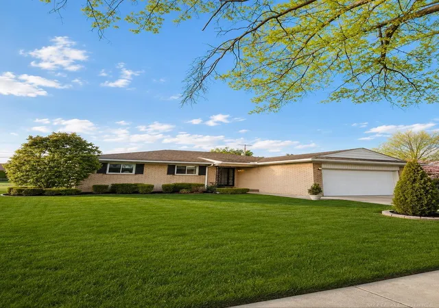 Photo 3 of Single Family Residence at 27344 Michele St, Dearborn Heights, MI 48127 | MLS# 50210187 | | Sold on 2026-07-14