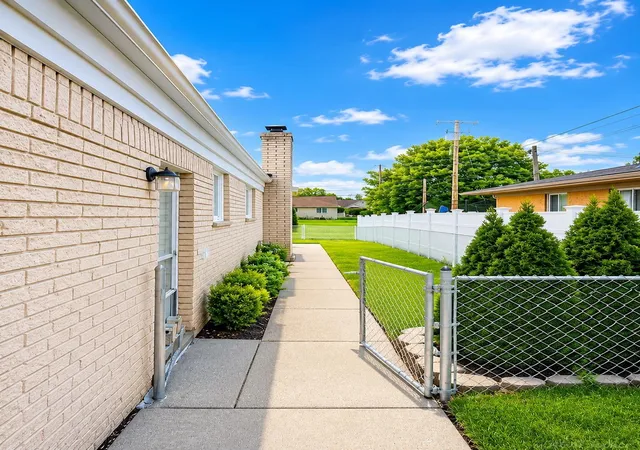 Photo 4 of Single Family Residence at 27344 Michele St, Dearborn Heights, MI 48127 | MLS# 50210187 | | Sold on 2026-07-14