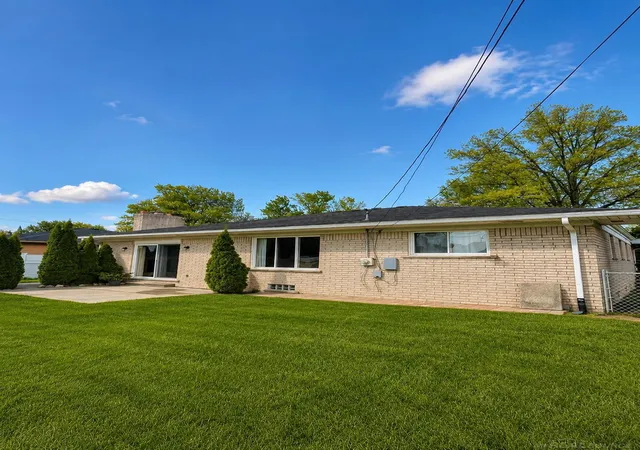 Photo 5 of Single Family Residence at 27344 Michele St, Dearborn Heights, MI 48127 | MLS# 50210187 | | Sold on 2026-07-14
